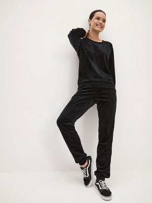Костюм женский из свитшота и брюк из стрейч велюра Люкс черный