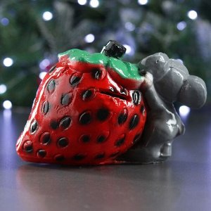 Копилка "Мышонок с ягодой" 10х13см
