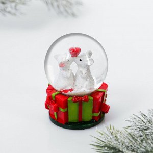 Снежный шар «Мышки любовь»
