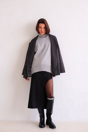Юбка с вырезом чёрная