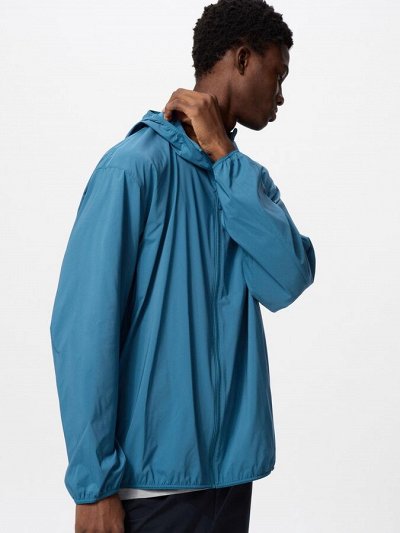 UNIQLO - ультратонкая куртка с защитой от UV-лучей NANODESIGN - 66 BLUE