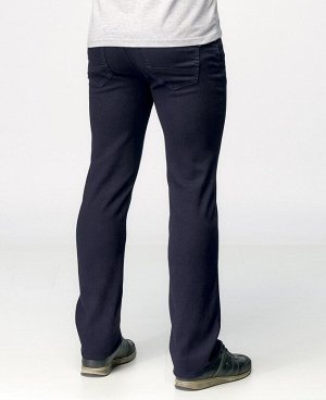Джинсы Классические пятикарманные джинсы прямого кроя с застежкой на молнию и пуговицу. 
Состав: 82% - хлопок, 12%-вискоза, 6% - эластан.
Страна производства: КНР.
Сезон: Демисезонные.