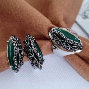 Крупный комплект ювелирной бижутерии серьги и кольцо 17 р, покрытие: посеребрение, вставка: фианиты и искусственый камень, цвет: графитовый и зеленый, арт.213.306-17