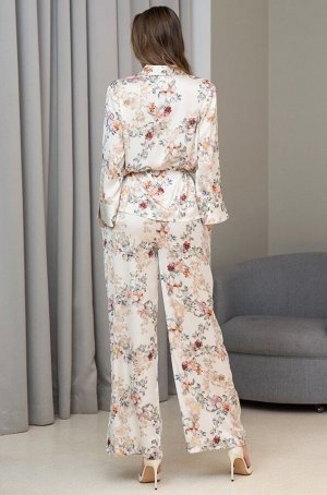 Eden 5176 Комплект Mia-Amore состоит из жакета с к рукавом длиной 3/4 и широких брюк. Комплект выполнен из принтованного смесового шелка на матовой основе. По бокам брюк обработаны карманы. Линию тали
