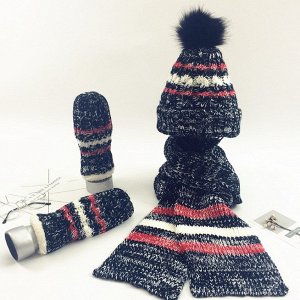 Комплект Потрясающий зимний  комплект, состоящий из шапочки, шарфа и пары варежек. Смотрим доп.фото!