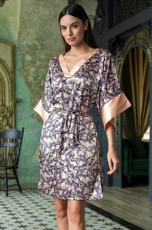 Carol 7384 Короткая туника Mia-Amore свободно силуэта с широким рукавом, которая выполнена из искусственного принтованного шелка с однотонной отделкой и контрастными кантами. В боковых швах туники рас