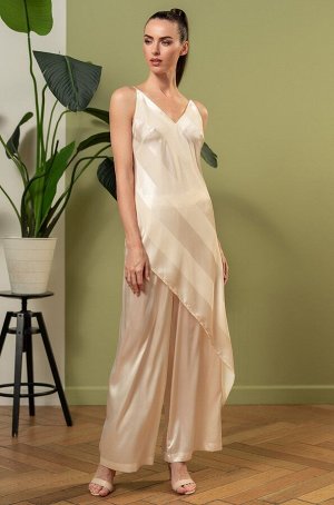 Ilona 7544 Стильный комплект Mia-Amore состоит из ассиметричного топа на тонких бретелях и широких брюк палаццо. Топ выполнен из однотонного искусственного шелка на жаккардовой основе в виде широких п