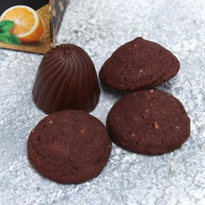 Набор в коробке «Благополучия и достатка»: шоколадные конфеты 110 г, печенье брауни 120 г, чай чёрный 100 г, календарь