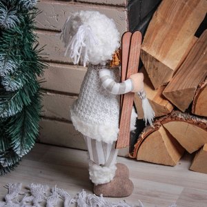 Кукла интерьерная "Малышка с лыжами" 33 см
