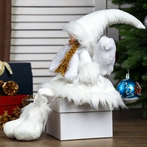 Кукла интерьерная "Ангел-девочка в белой шубке, колпаке и шарфике" 47 см