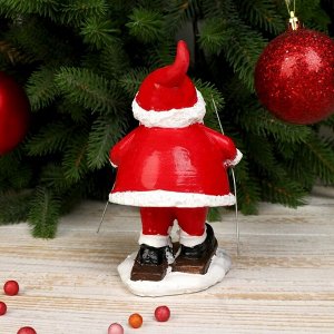 Сувенир полистоун "Дед Мороз в красном кафтане на лыжах" МИКС 13х7,5х7,5 см