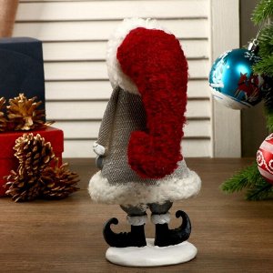 Сувенир полистоун "Дед Мороз в шубе с мехом, красном колпаке и ёлочкой" 27,5х12х12 см