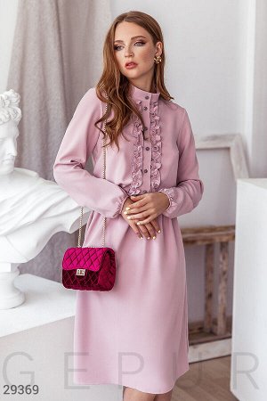 Розовое платье-миди