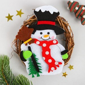 Набор для творчества - создай новогоднее украшение "Венок - снеговик с метлой"