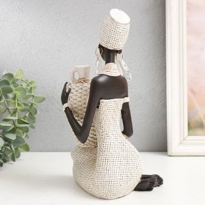 Фигурка полистоун «Африканка сидит с плетёным кувшином», белый, 23x13.5x10.3 см