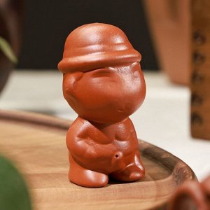 Фигурка для чайной церемонии TAKE IT EASY «Писающий мальчик в шляпе», керамика, 3.5x3.5x6 см