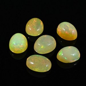 Кабошон из опала овал 7*9мм, 1,1ct