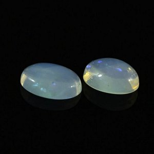 Кабошон из опала овал 7*9мм, 1,1ct