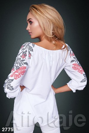 Блузка с имитацией вышивки белого цвета
