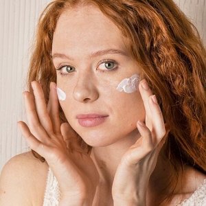 Солнцезащитный уходовый крем для лица SPF 15