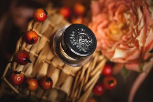 Кузина Рассыпчатые тени для век Sigil inspired Tammy Tanuka, тон "Кузина", локация Темный Замок.

 
 
 Техническая информация:
 
 Цвет: рыжеватая горчица. Мягкий, универсальный тон. Хорошо тушуетс