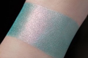 Нимфа Powder based eyeshadow Sigil inspired Tammy Tanuka, shade «Nymph», location The Restless Seas 

 

 Information:

 Colour: a teal satin base with a pink tint. Has specks of small shimmering part