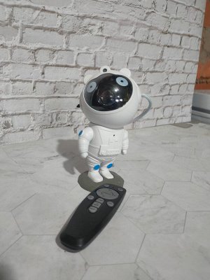 Проектор звездного неба Astronaut Starry NebulusSky Projector Космонавт, ночник детский для сна, настольный светильник, светодиодный, лазерный режим, несколько проекций, пульт управления