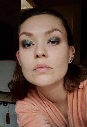 Спрут Рассыпчатые тени для век Sigil inspired Tammy Tanuka, тон "Спрут", локация Беспокойное Море.

 

 Техническая информация:

 Цвет: Тревожный черно-зеленый оттенок с россыпью золотых частиц, как з