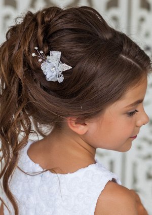 Урсула Заколка в форме цветка со стразой.Великолепное украшение для причёски, любая невеста позавидует маленькой моднице.