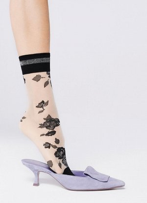 Носочки Носки 1058/G FLORENCE 20 den от европейского производителя Fiore. Прозрачные носки с устойчивой красотой флорентийского сада! Украшены тонким узором черных цветов и высокой манжетой с люрексом