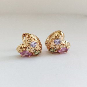 Серьги Вставка: Цирконы
Материал изделия: ювелирный сплав
Размер: - 1.2 см
Вид(модель) сережек: Английский замочек

Красивые серьги  с благородными цирконами изготовлены из специального гипоаллерген