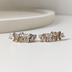 Серьги Вставка: Цирконы
Материал изделия: ювелирный сплав
Размер: - 2.2 см
Вид(модель) сережек: Английский замочек

Красивые серьги  с благородными цирконами изготовлены из специального гипоаллерген