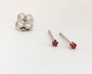 Серьги Вставка: Цирконы
Материал изделия: ювелирный сплав
Размер: - 0.2 см
Вид(модель) сережек: Гвоздики

Красивые серьги  с благородными цирконами изготовлены из специального гипоаллергенного ювели