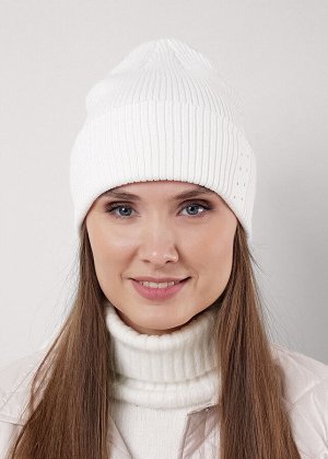 Шапка. Цвет: белый