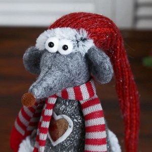 Кукла интерьерная "Серая мышка в красной юбке и серой жилетке с сердечком" 63х12х13 см