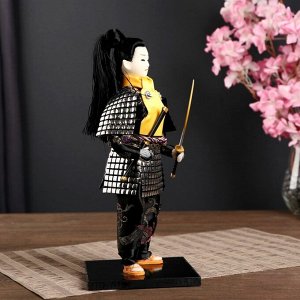 Кукла коллекционная "Китайский гвардеец в серебристых доспехах с мечом" 28х12,5х12,5 см