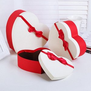 Набор подарочных коробок сердце 3 в 1, алый - белый 21x19x9 - 15.5x14x6 см