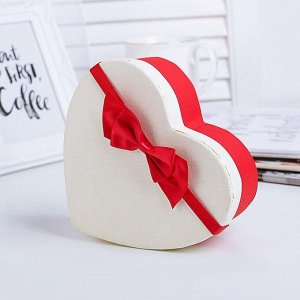 Набор подарочных коробок сердце 3 в 1, алый - белый 21x19x9 - 15.5x14x6 см