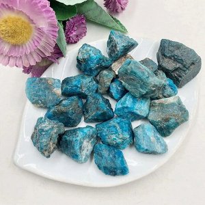 Натуральный голубой апатит, необработанный камень