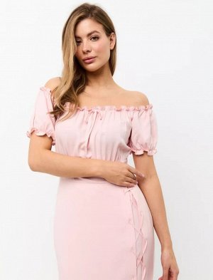 Платье с открытыми плечами на шнуровке NEW. Цвет розовый