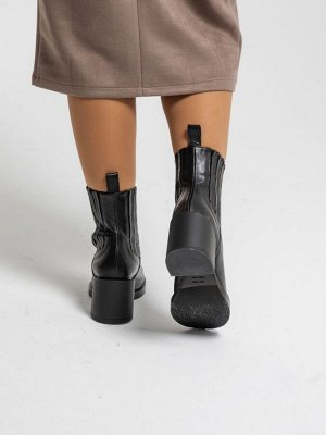 Полусапожки Laura Bellariva 9681P nappa/nero