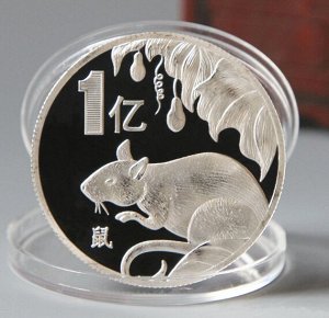 Монетка Символ 2020 года, Год белой металлической крысы. Такая монетка обязательно принесет Вам удачу в новом году и станет прекрасным подарком для друзей и любимых!