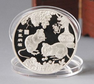 Монетка Символ 2020 года, Год белой металлической крысы. Такая монетка обязательно принесет Вам удачу в новом году и станет прекрасным подарком для друзей и любимых!