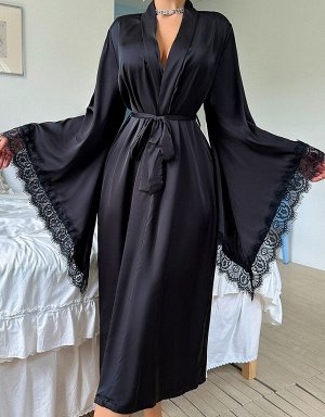 Женский халат с кружевными рукавами