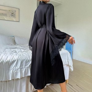 Женский халат с кружевными рукавами