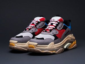 КроссовкиTriple S