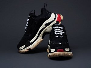 Кроссовки  Triple S