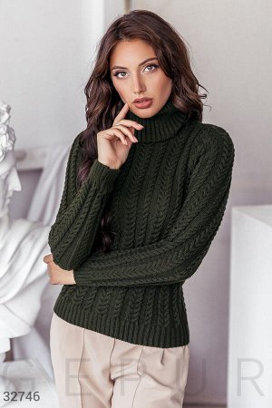 Вязаный свитер темно-зеленого цвета
