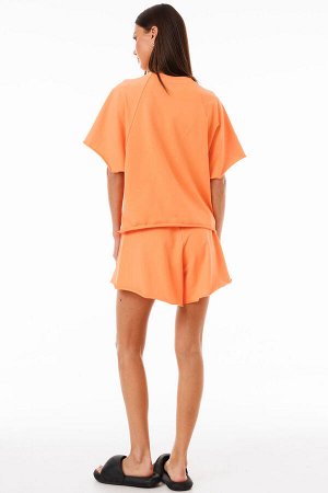 Костюм Костюм Kivviwear 4267426803 морковный 
Состав: Хлопок-92%; Эластан-8%;
Сезон: Весна
Рост: 170

Спортивный костюм Urban Freedom: Джемпер и шорты для стиля и движенияПогрузитесь в мир комфорта и