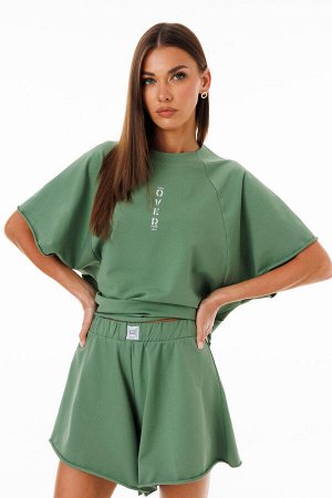 Костюм Костюм Kivviwear 4267426804 хаки 
Состав: Хлопок-92%; Эластан-8%;
Сезон: Весна
Рост: 170

Спортивный костюм Urban Freedom: Джемпер и шорты для стиля и движенияПогрузитесь в мир комфорта и совр
